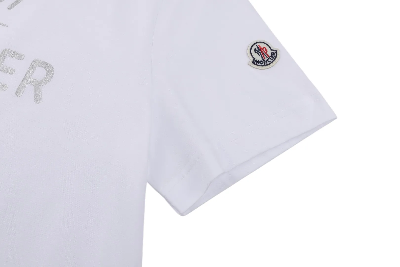 Moncler 26SS （White） 2,399 ， 32 200 100% ， 1*1 285 ， ，Breathable ， 。 ， ， ， 。 ， ； ， ， ， 。 ， ， ， 。 ， ， Same Style ， ， ， ， Same Style。 Size:S-M-L-XL
